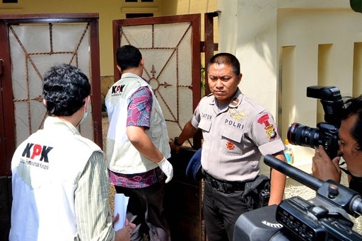 Buku Yaasin Bergambar Anas Disita KPK, yang Ada Foto Ibas?